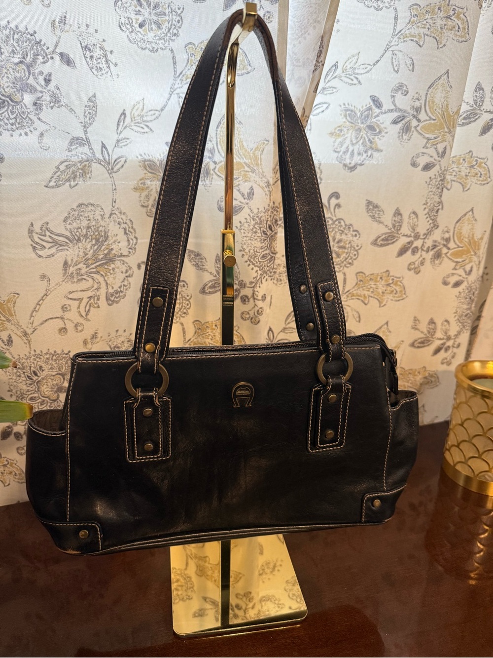 Vintage black leather shoulder bag by Etienne Aigner